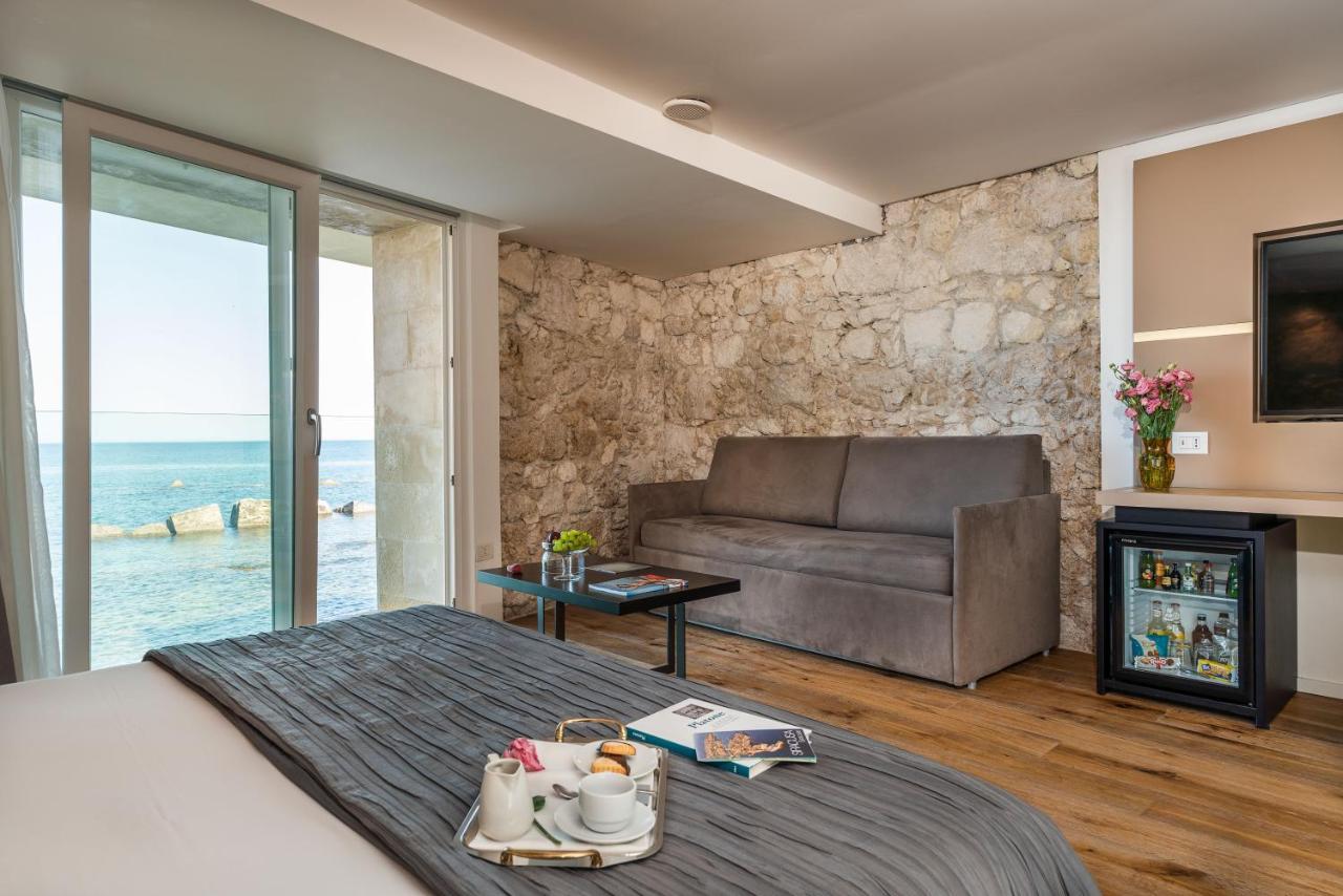 Re Dionisio Luxury Suites Сиракуза Екстериор снимка
