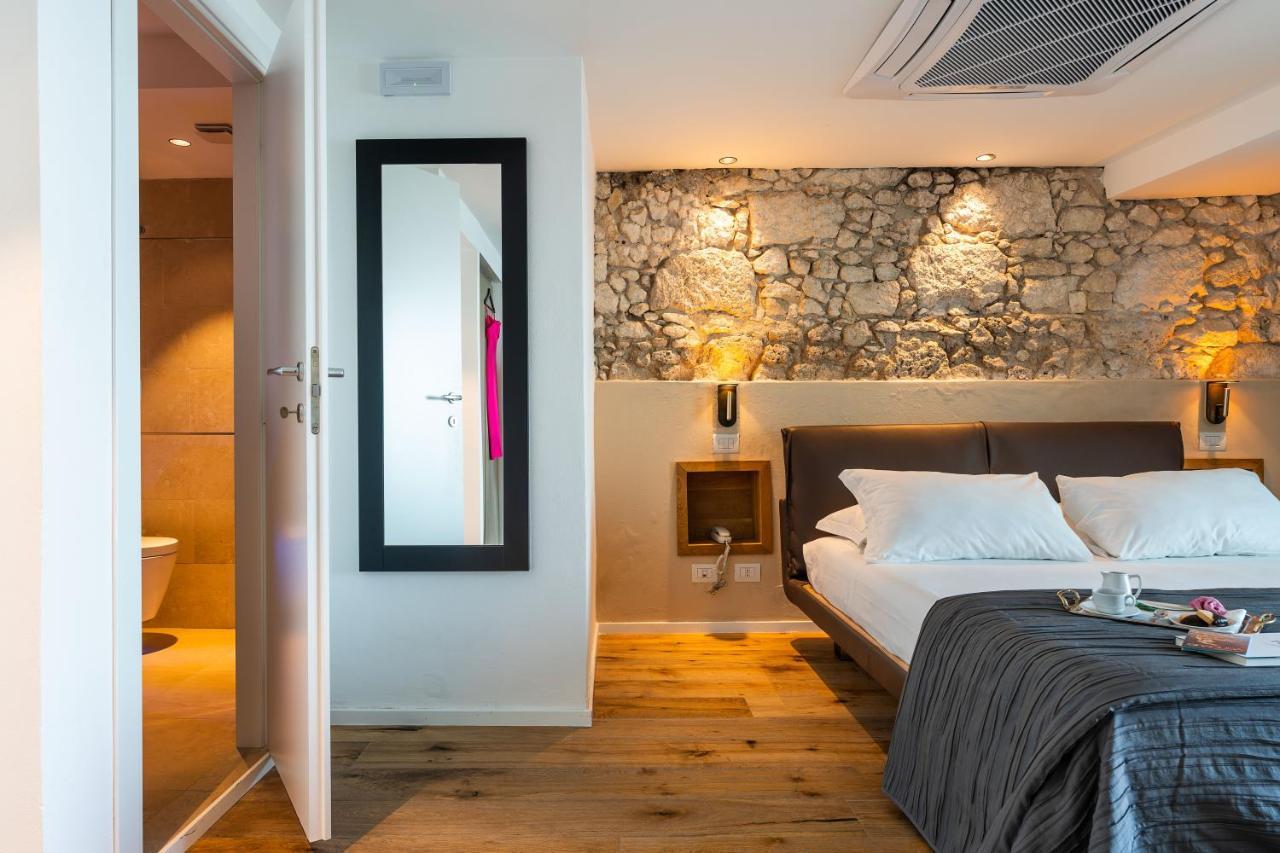 Re Dionisio Luxury Suites Сиракуза Екстериор снимка