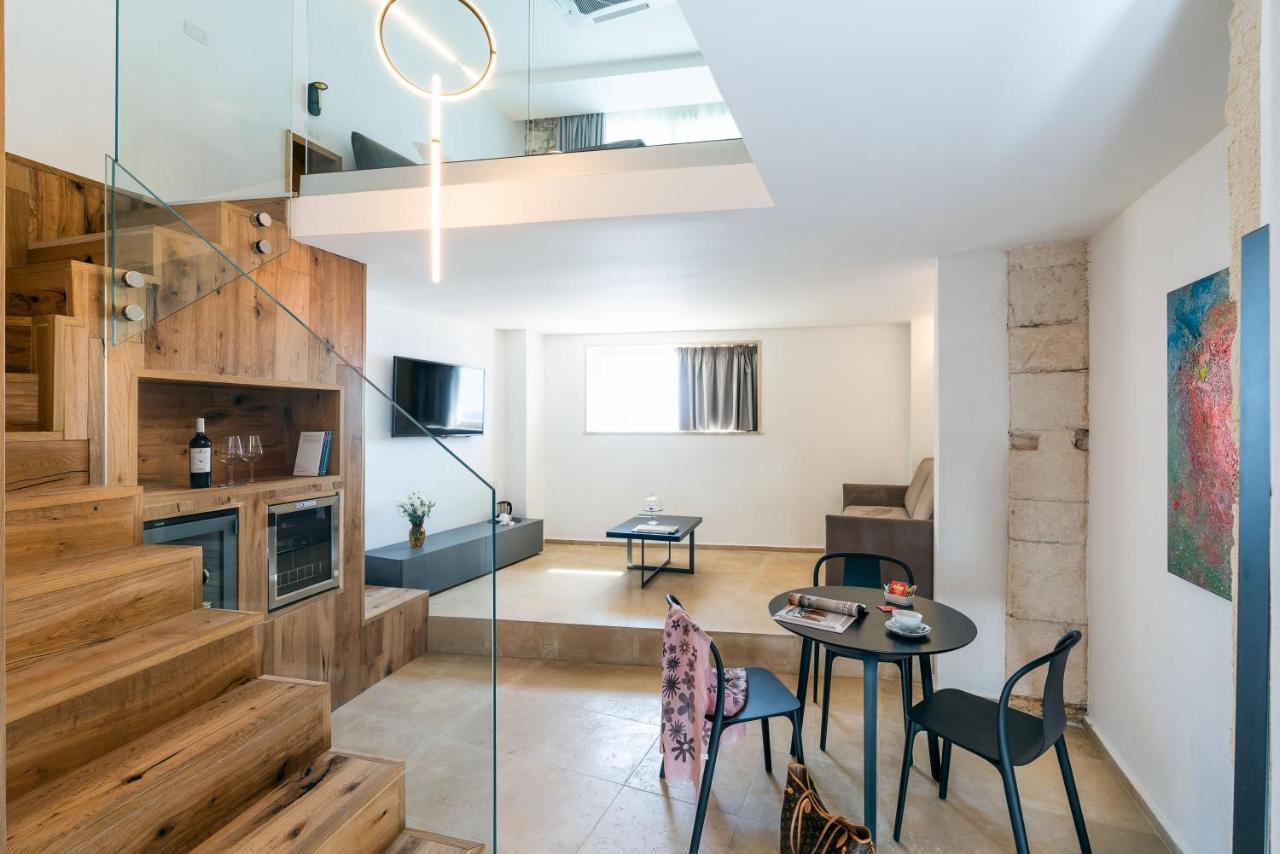 Re Dionisio Luxury Suites Сиракуза Екстериор снимка