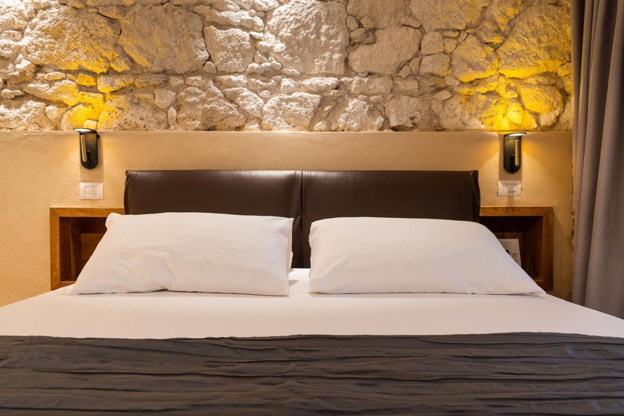 Re Dionisio Luxury Suites Сиракуза Екстериор снимка