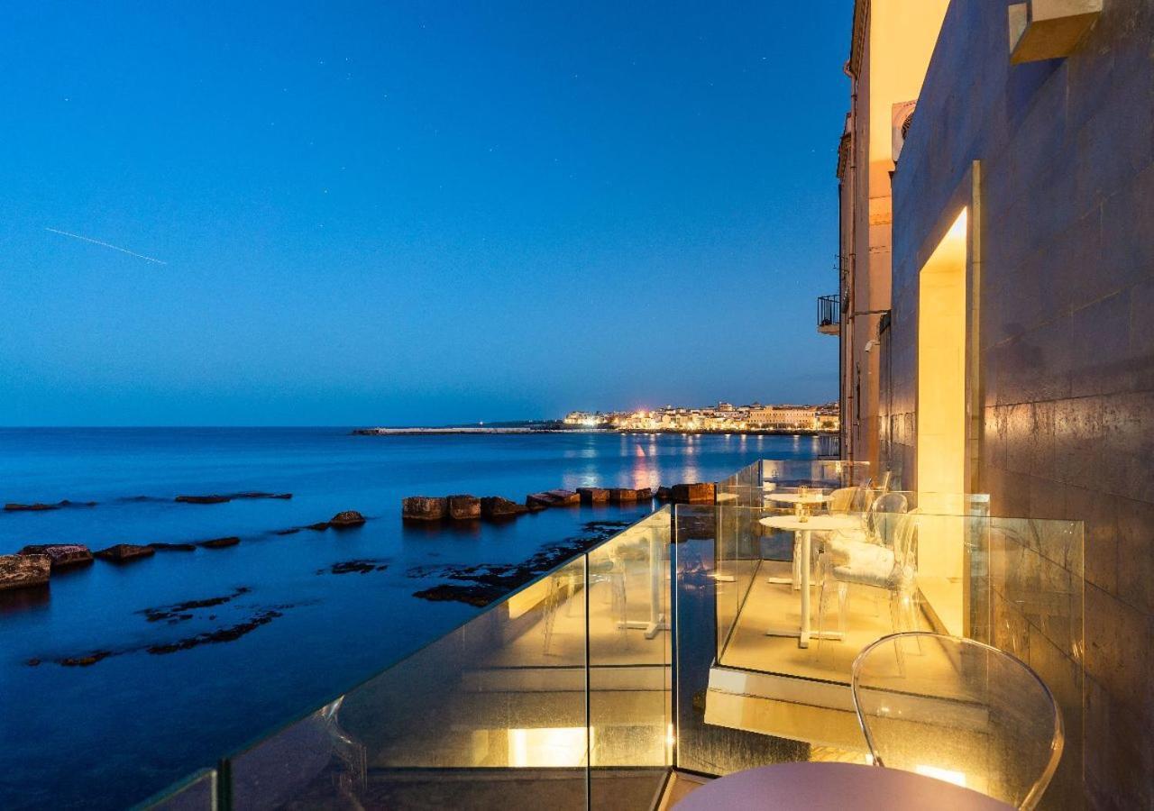 Re Dionisio Luxury Suites Сиракуза Екстериор снимка