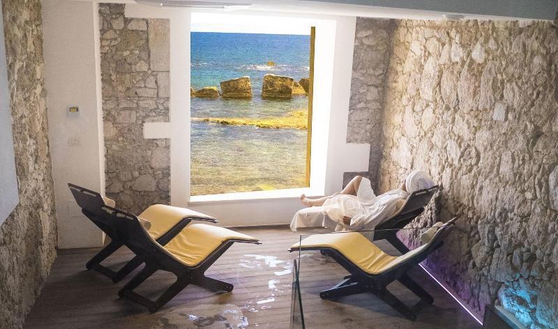 Re Dionisio Luxury Suites Сиракуза Екстериор снимка