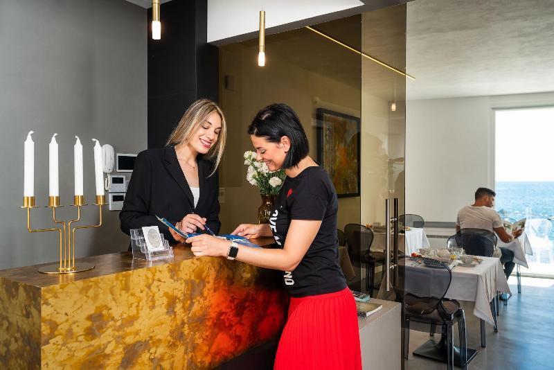 Re Dionisio Luxury Suites Сиракуза Екстериор снимка