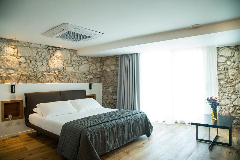 Re Dionisio Luxury Suites Сиракуза Екстериор снимка