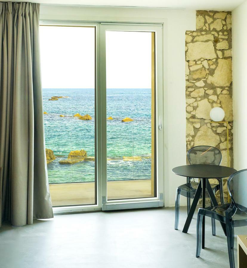 Re Dionisio Luxury Suites Сиракуза Екстериор снимка